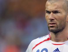 字母哥重返赛场，反败为胜首场状态出色，FPX观众沸腾！比赛高潮迭起