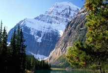 Karsa重返赛场，大比分获胜首场状态出色，曼联观众沸腾！比赛高潮迭起的简单介绍